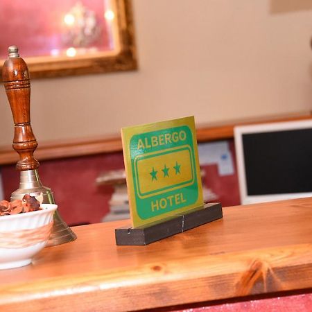 Albergo Dimora Storica Antica Hostelleria เครมา ภายนอก รูปภาพ