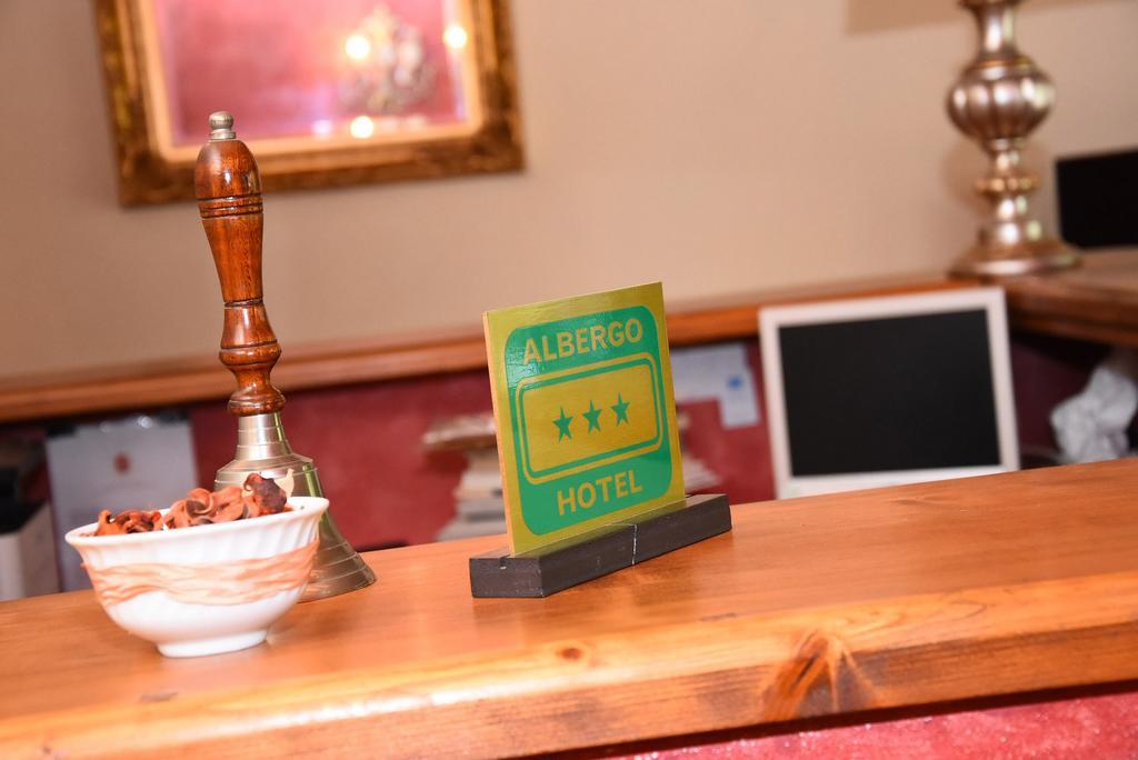 Albergo Dimora Storica Antica Hostelleria เครมา ภายนอก รูปภาพ