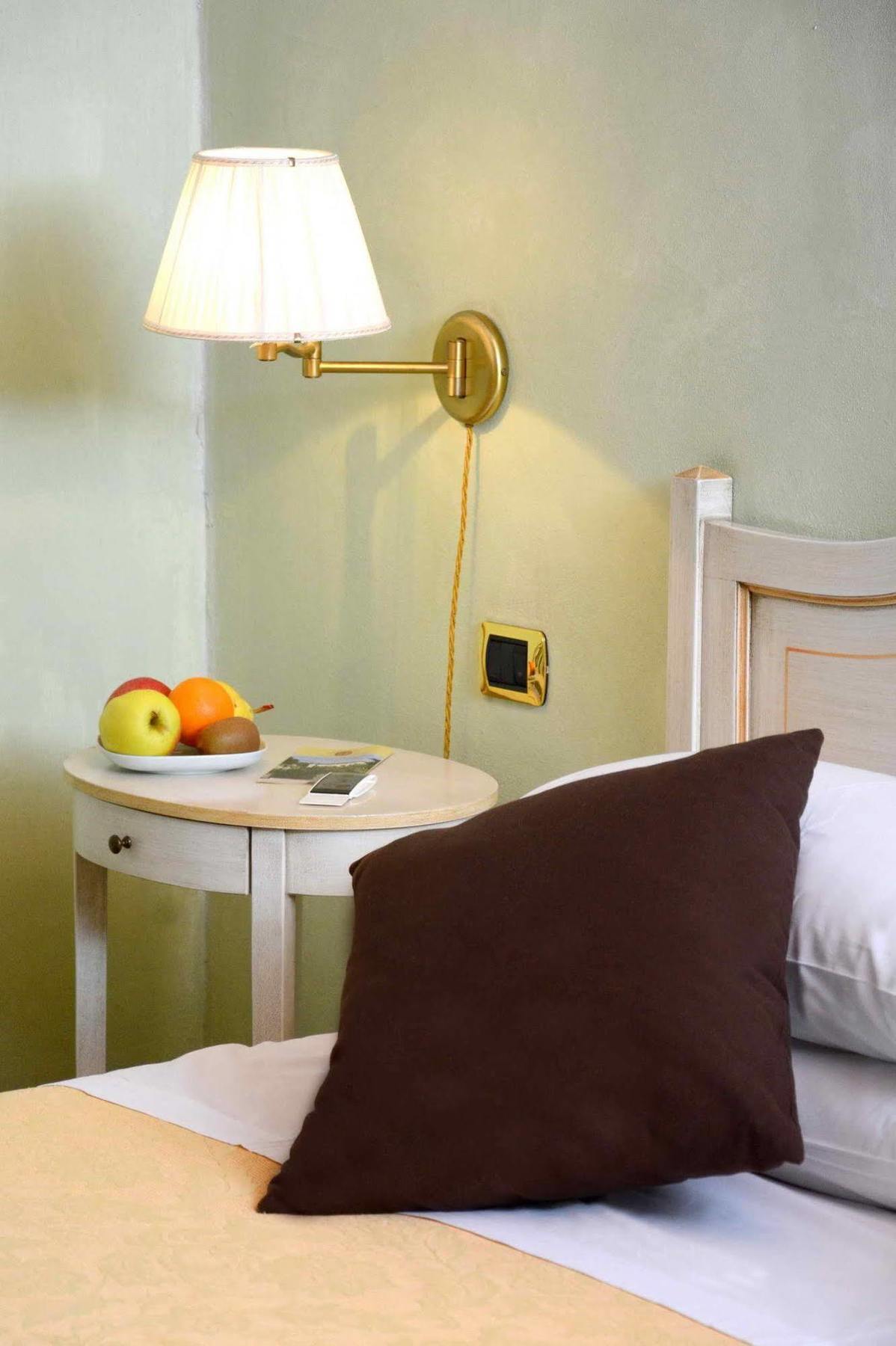 Albergo Dimora Storica Antica Hostelleria เครมา ภายนอก รูปภาพ