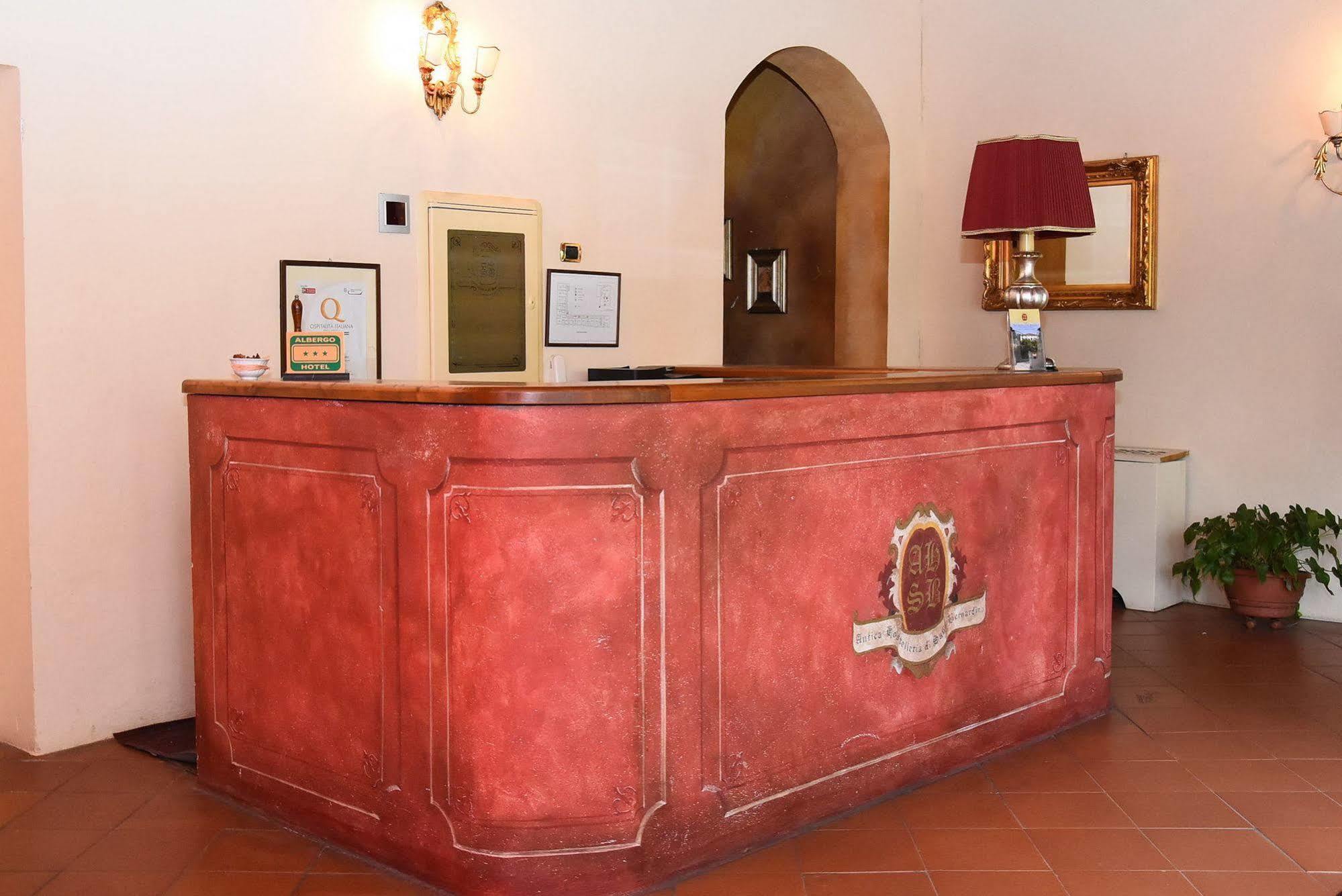 Albergo Dimora Storica Antica Hostelleria เครมา ภายนอก รูปภาพ