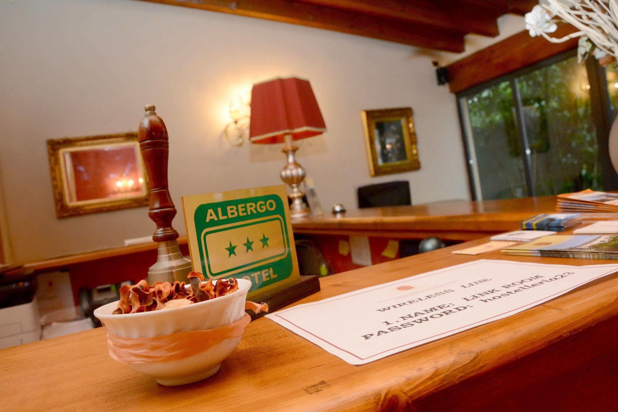 Albergo Dimora Storica Antica Hostelleria เครมา ภายนอก รูปภาพ