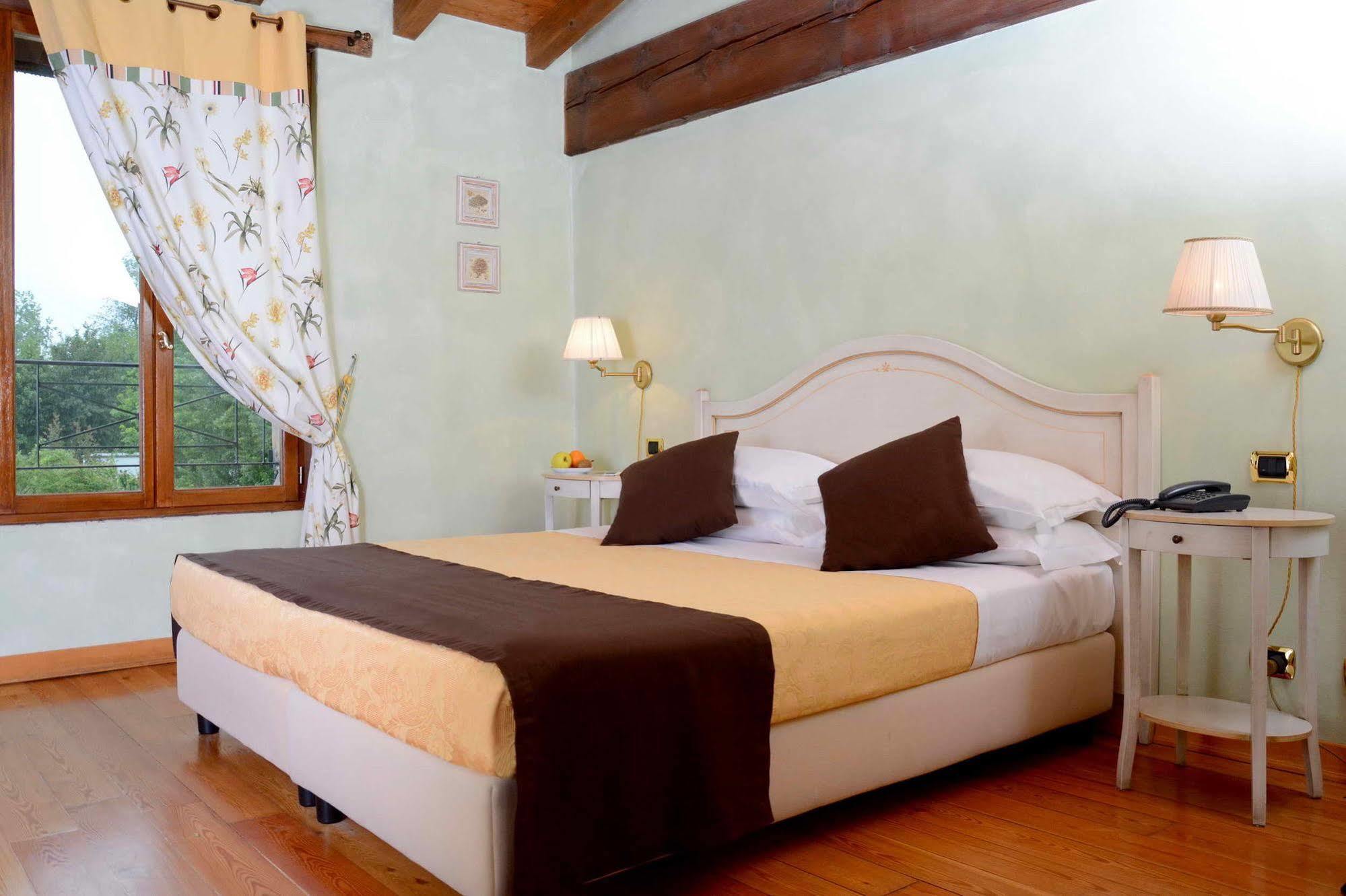 Albergo Dimora Storica Antica Hostelleria เครมา ภายนอก รูปภาพ